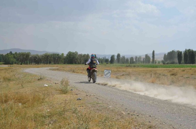 Kilometrelerce Yol Kat Ederek Sivas’tan Geçtiler