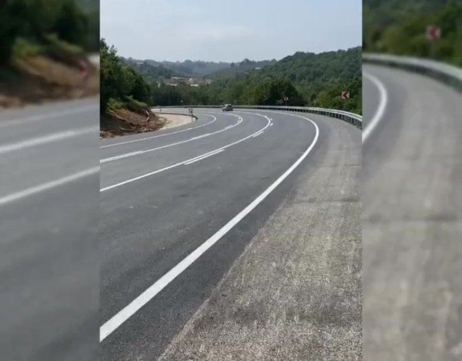 Heyelanda Kapanan Karadeniz Sahil Yolu Trafiğe Açıldı
