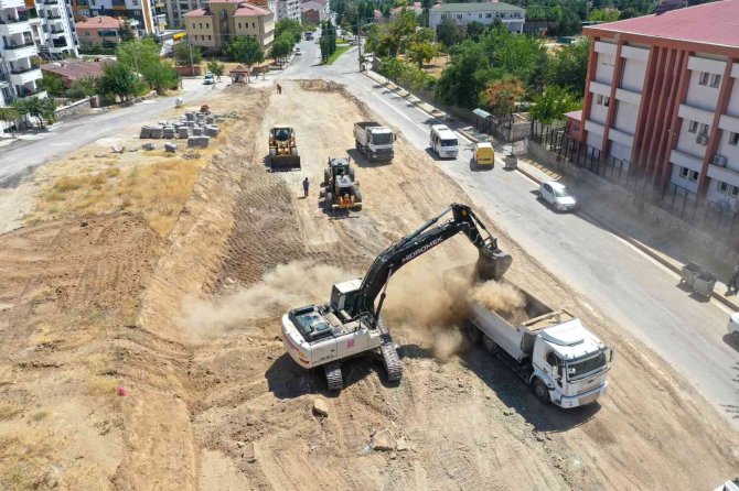 Başkan Şerifoğulları, “41 Mahallenin Tamamında Yoğun Bir Çalışma İçerisindeyiz”