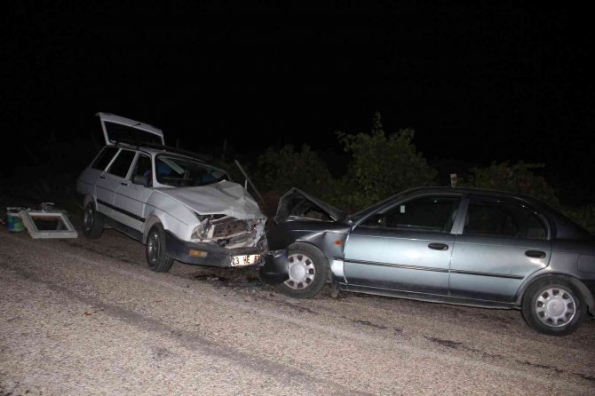 Elazığ’da İki Otomobil Kafa Kafaya Çarpıştı: 5 Yaralı