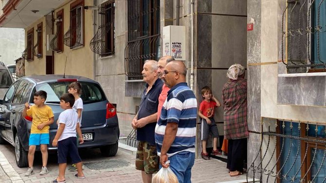 Evinden Kokular Gelen 60 Yaşındaki Adam Ölü Bulundu