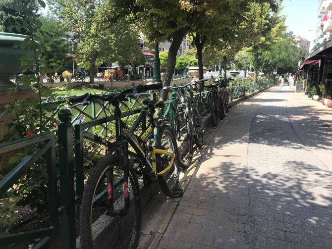 Porsuk Çayı Kenarı Bisiklet Parkına Döndü