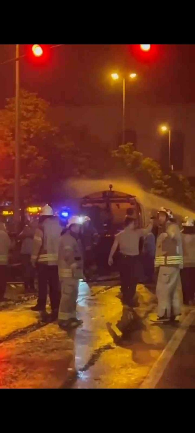 Fatih’te Korkutan Kaza: Araçlar Alev Alev Yandı