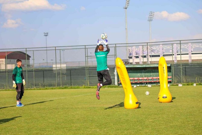 Afyonkarahisar’a 100’den Fazla Futbol Takımı Kamp İçin Gelecek