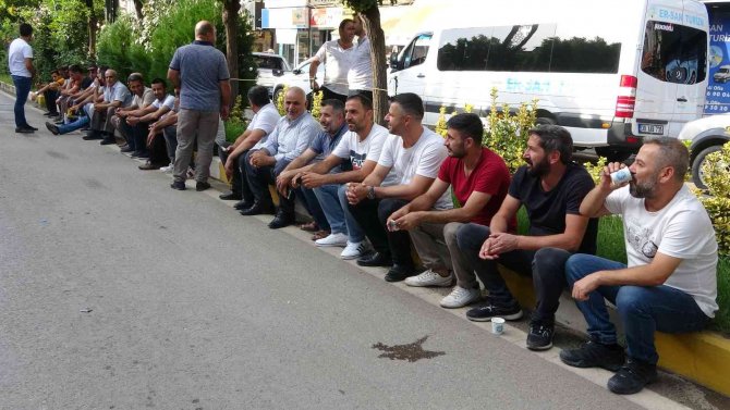 Hakkari’de Stk’lar Umurlu Sınır Kapısı’nın Açılmasını İstedi