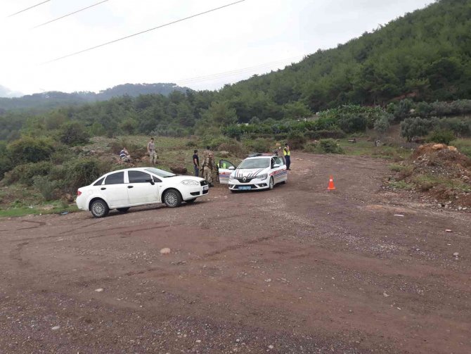 Taş Ocağı Çalışanlarını Taşıyan Pikap Dereye Uçtu: 3 Ölü