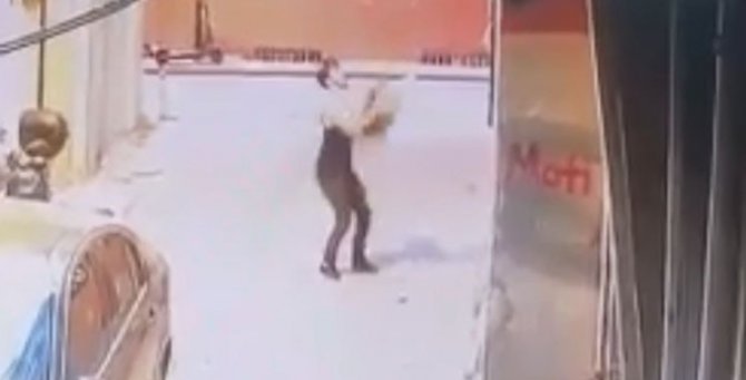 Zeytinburnu’nda Hırsız Gözüne Kestirdiği Binaya Böyle Tırmandı