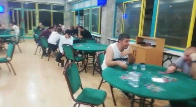 İ̇zmir’de Kumar Oynarken Suçüstü Yakalanan 41 Kişiye Ceza Yağdı