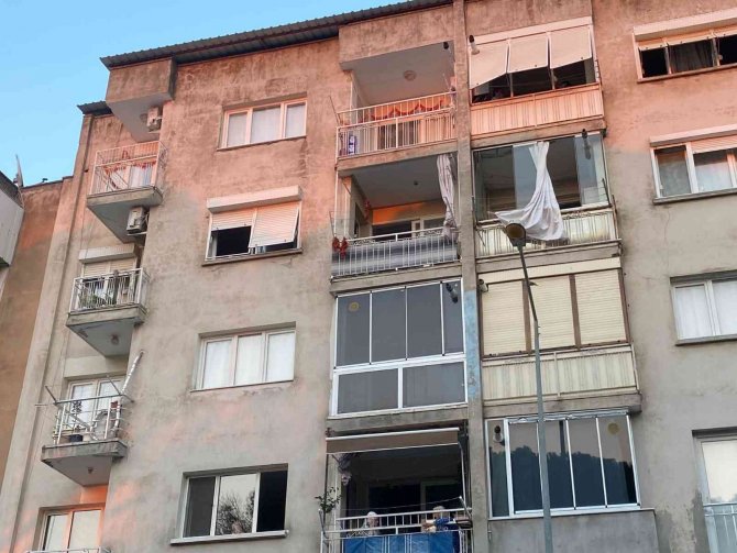 İ̇zmir’de Haber Alınamayan Yaşlı Kadın Evinde Ölü Bulundu