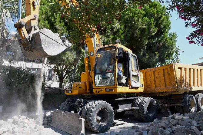 Kadınlar Denizi Mahallesi’nin Yolları Yenileniyor