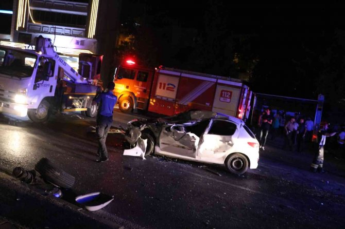 Kahramanmaraş’ta İki Otomobil Kaza Yaptı: 3 Yaralı