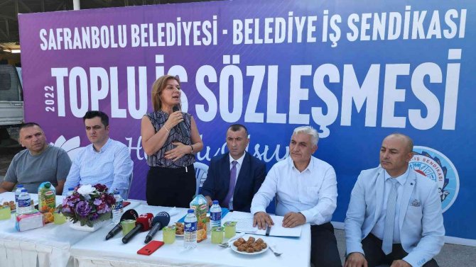 Belediye İşçileri Yüzde 80’lik Zammı Davullu Zurnalı Kutladı