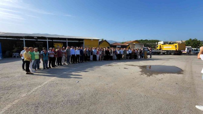 Belediye İşçileri Yüzde 80’lik Zammı Davullu Zurnalı Kutladı