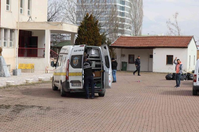 Annesini Bıçaklayan Eski Eşinin Mahkemede Beraatini İstedi