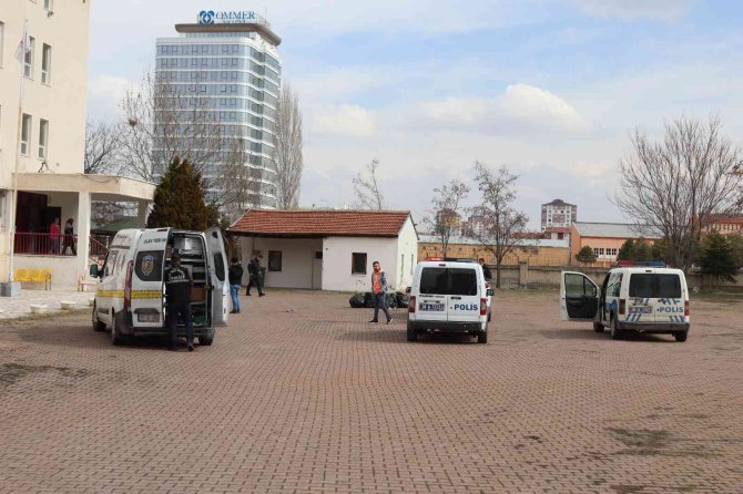 Annesini Bıçaklayan Eski Eşinin Mahkemede Beraatini İstedi