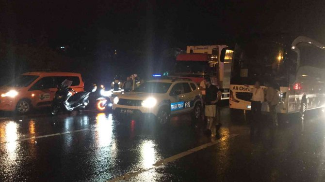 Tem’de Tır Bariyerlere Çarptı, İ̇stanbul İstikameti 1 Buçuk Saat Trafiğe Kapandı