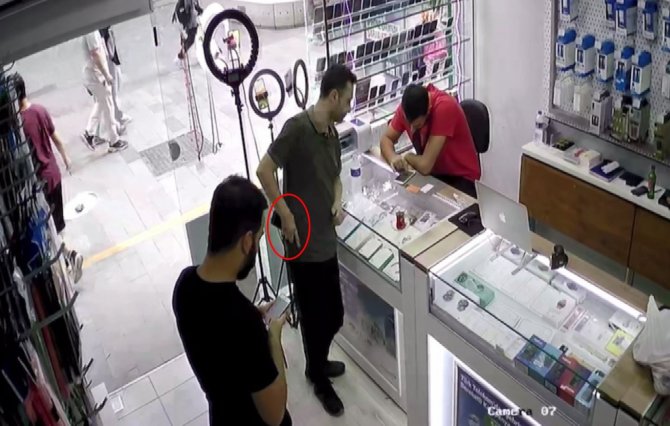 Hırsıza Çay Bile Ismarladı