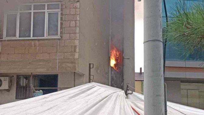 Boş Daire Alevlere Teslim Oldu
