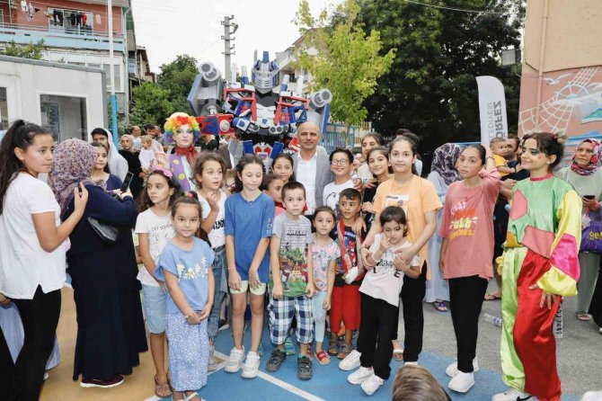 Körfez’de Çocuklar Şenlikle Eğleniyor