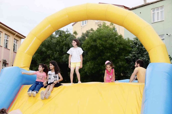 Körfez’de Çocuklar Şenlikle Eğleniyor