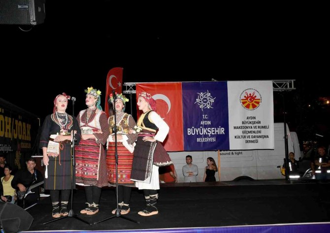 Kuşadası’nda Makedonya Ve Rumeli Rüzgarı Esti