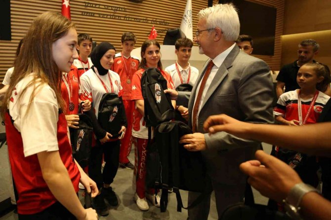 Başarılarını Başkan Turgay Erdem İle Paylaştılar