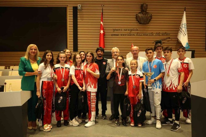 Başarılarını Başkan Turgay Erdem İle Paylaştılar