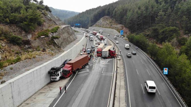 Manisa’da 7 Araçlı Zincirleme Kaza: 5 Yaralı