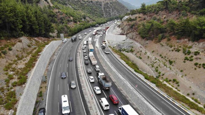 Manisa’da 7 Araçlı Zincirleme Kaza: 5 Yaralı