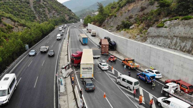 Manisa’da 7 Araçlı Zincirleme Kaza: 5 Yaralı