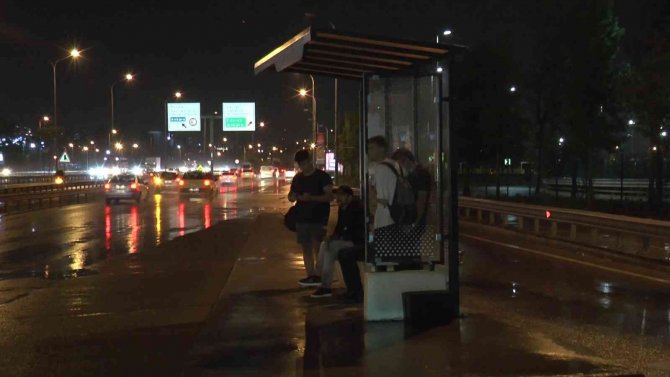 İ̇stanbul’da Beklenen Yağış Başladı