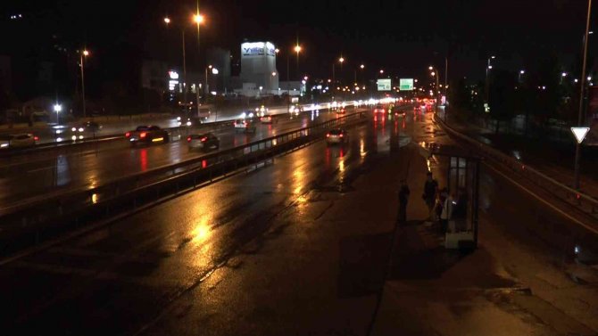 İ̇stanbul’da Beklenen Yağış Başladı