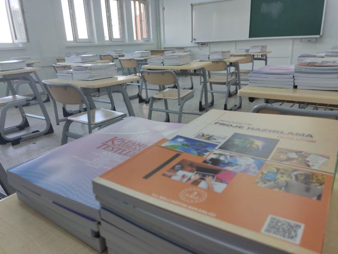 2022-2023 Eğitim Öğretim Yılı İçin Yardımcı Kaynaklar Okul Sıralarına Koyuldu