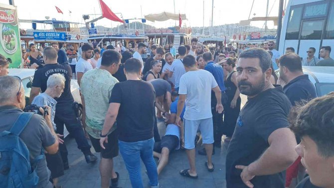 İ̇ki Grup Birbirine Girdi, Ortalık Savaş Alanına Döndü: 1 Polis Yaralı