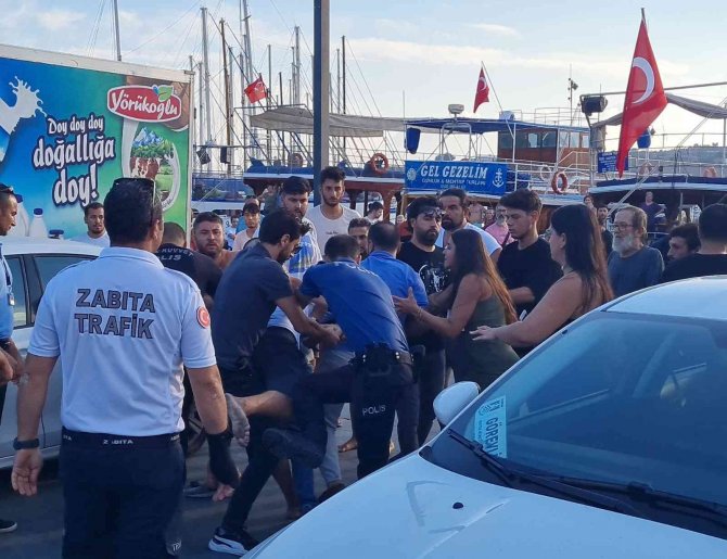 İ̇ki Grup Birbirine Girdi, Ortalık Savaş Alanına Döndü: 1 Polis Yaralı