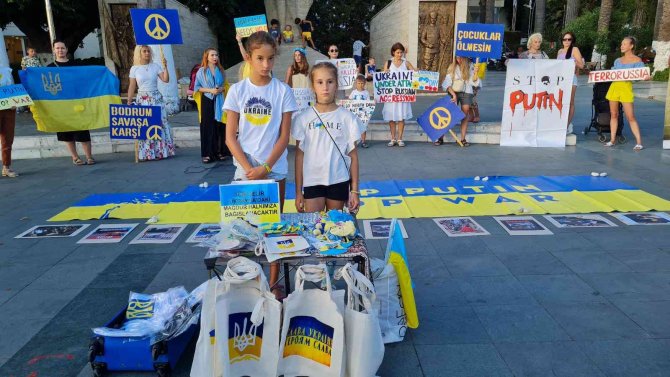 Bodrum’daki Ukraynalılardan Rusya Protestosu