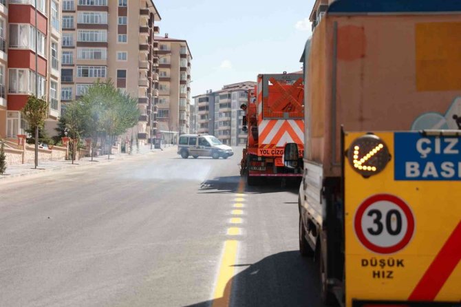 Nevşehir’de Mahalle Ve Sokaklarda Yol Çizgi Çalışması Yapılıyor