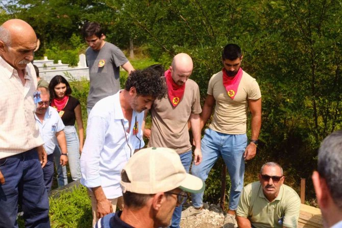 Mezarlıktaki Gösteriye Polis Müdahale Etti: 9 Gözaltı