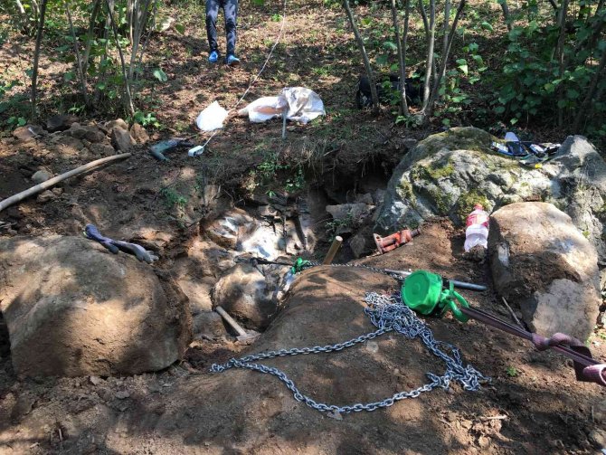 Ordu’da Defineciler Fındık Bahçesinde Yakalandı