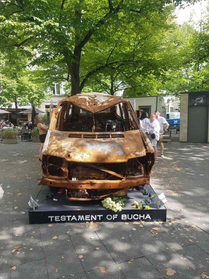 Bucha’da Vurulan Araç Berlin’de Sergileniyor