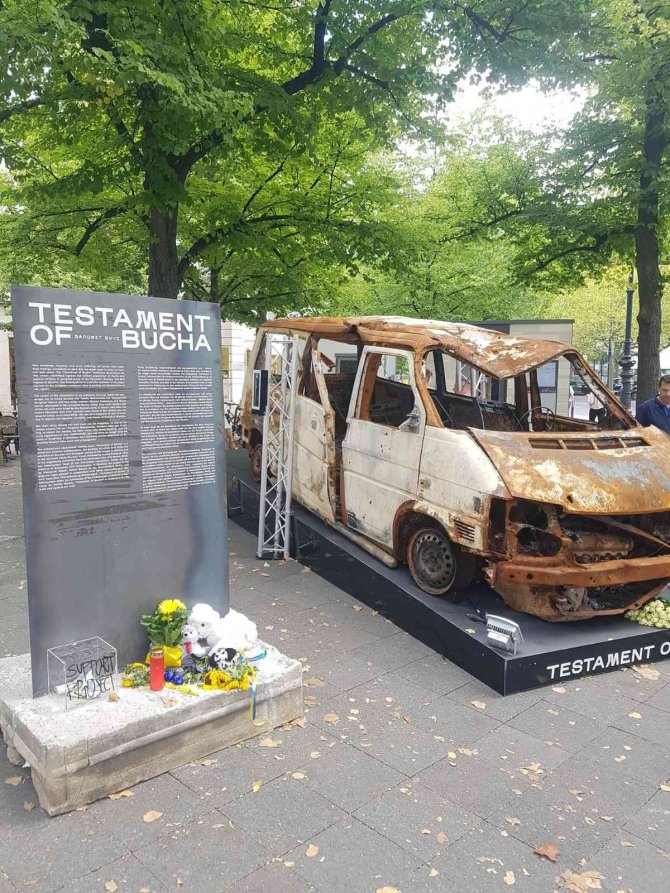 Bucha’da Vurulan Araç Berlin’de Sergileniyor