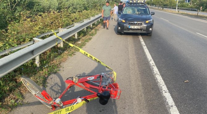 Otomobilin Çarptığı Bisikletli Hayatını Kaybetti