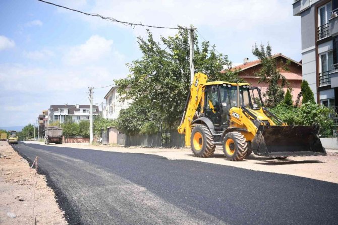 İ̇ki Mahalleyi Birbirine Bağlayan Yola Bin Ton Asfalt