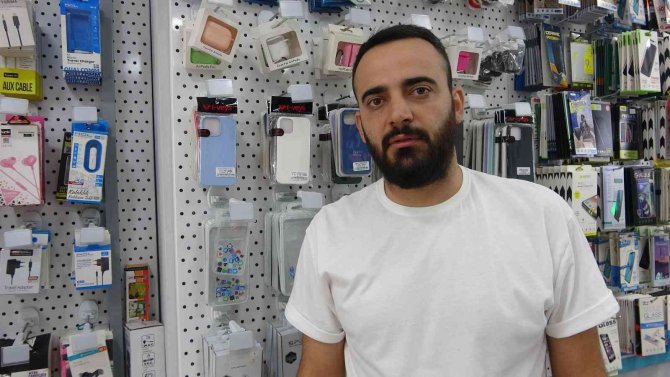 Hırsıza Çay Bile Ismarladı