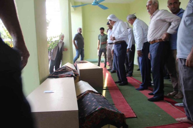 Şırnak’ta Vahşice Katledilen Anne Ve 3 Kızı Defnedildi