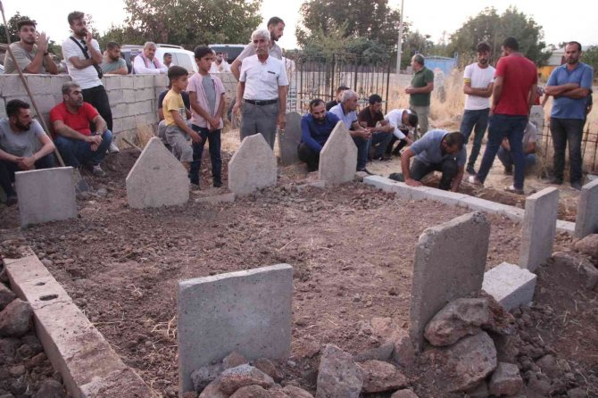 Şırnak’ta Vahşice Katledilen Anne Ve 3 Kızı Defnedildi