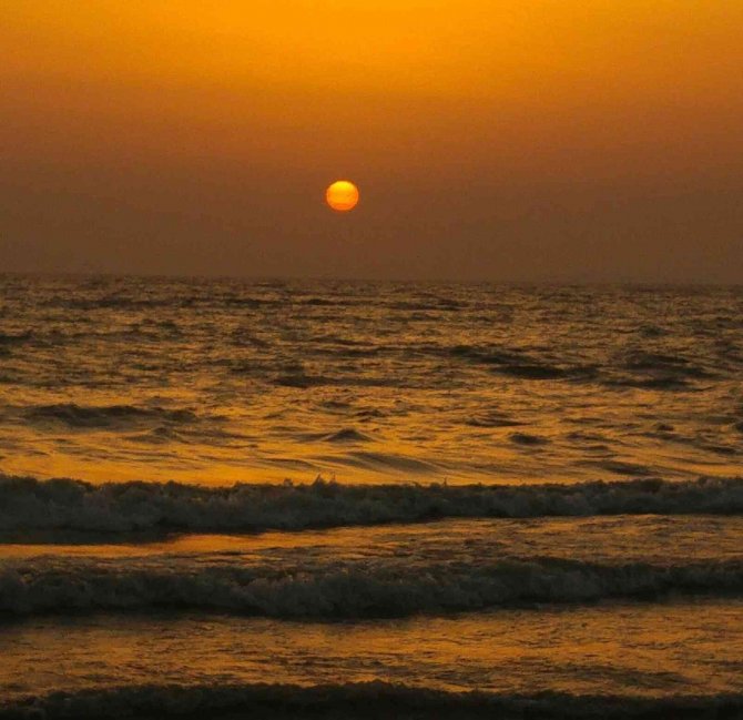 Ege Sahillerinde Gün Batımı Kartpostallık Görüntüler Oluşturuyor