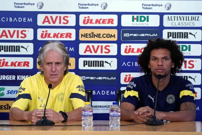 Jorge Jesus: "Gruplara Kalmayı Garantilemek İstiyoruz"