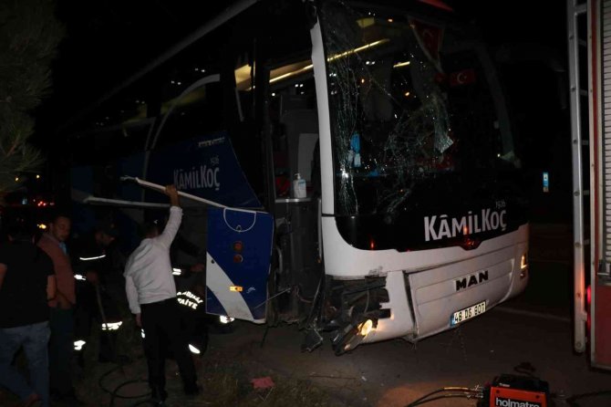 Afyonkarahisar’da Yürekleri Ağza Getiren Otobüs Kazası