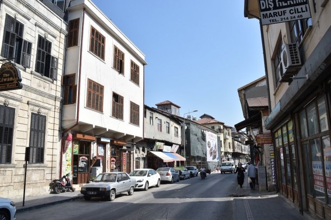 Tarihi Caddede Restorasyon Çalışmaları